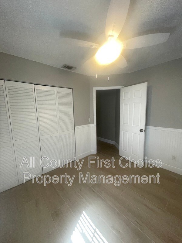 Foto del edificio - 220 Phlox Dr