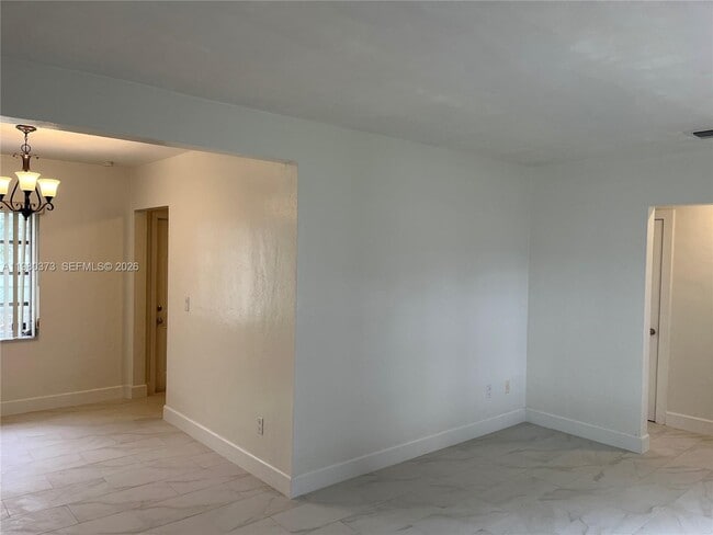 Foto del edificio - 6261 NW 40th St