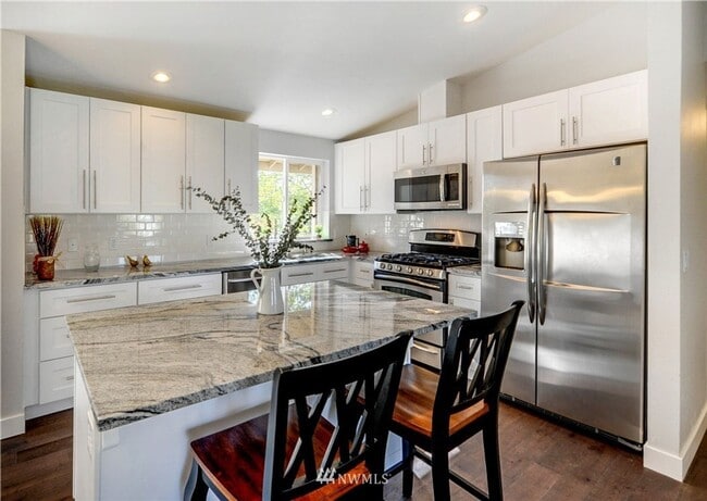 Foto del edificio - Edmonds Rental Home – Updated 3 Bedroom in...