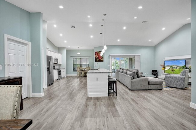 Foto del edificio - 126 NW Heather St