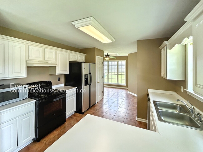 Building Photo - 323 Camden Cove Cir