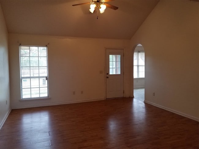 Building Photo - 197 Wayfair Ln