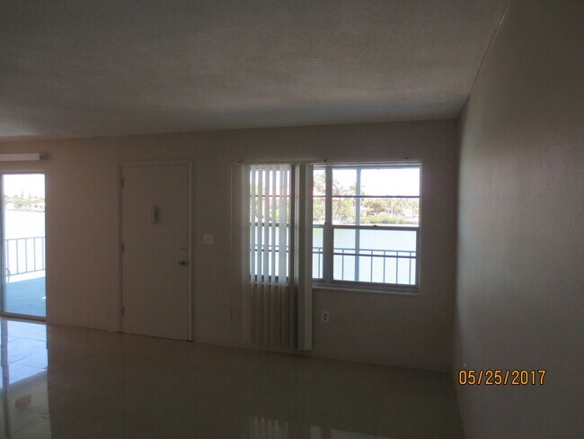 Building Photo - 275 116th Ave