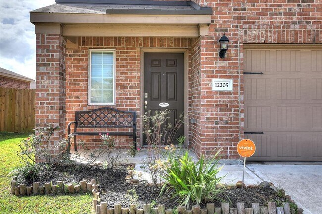 Building Photo - 3001 Seacrest Ln
