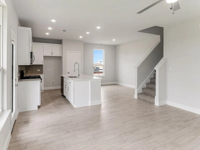 Foto del edificio - 1219 Triton Dr