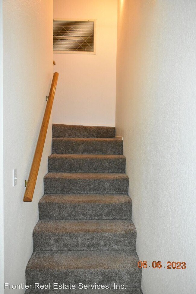 Foto del edificio - 3 br, 2.5 bath House - 179 E Upjohn Ave