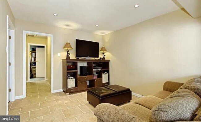 Building Photo - 12728 Rolling Brook Dr