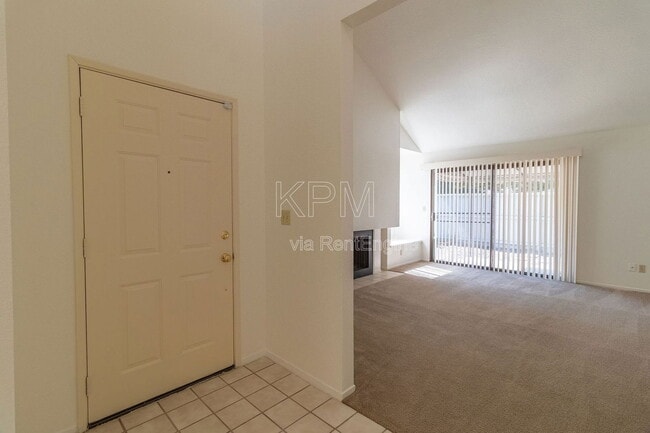 Foto del edificio - 2930 Driftwood Pl