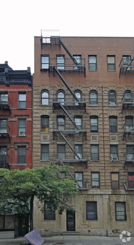 Building Photo - 320 E 34th St