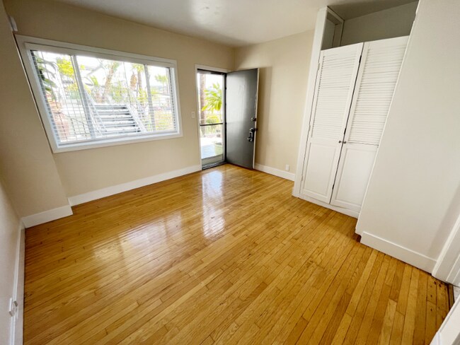 Foto del edificio - 250 Cliff Dr