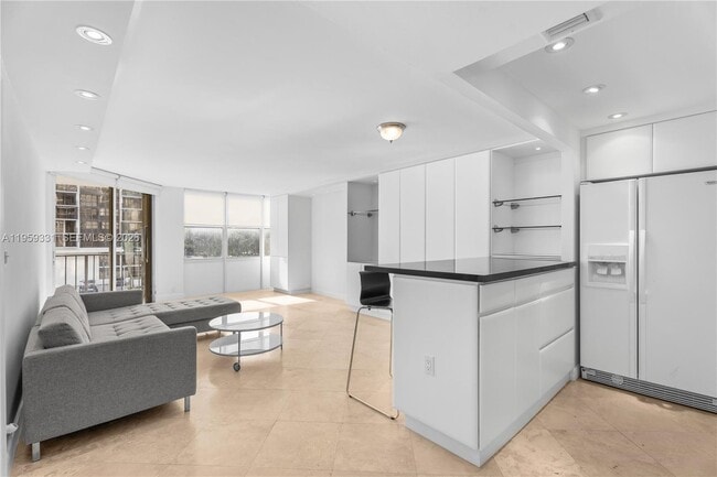 Building Photo - 1901 Brickell Ave