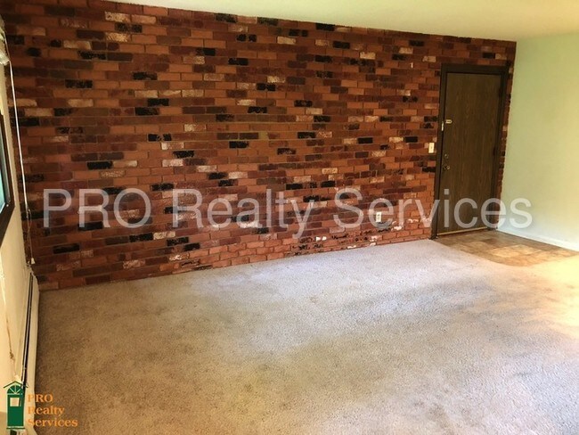 Foto del edificio - Two Bedroom 2nd floor Apartment!