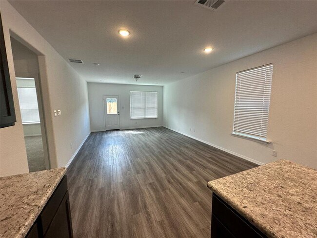 Foto del edificio - 16572 Moss Ln