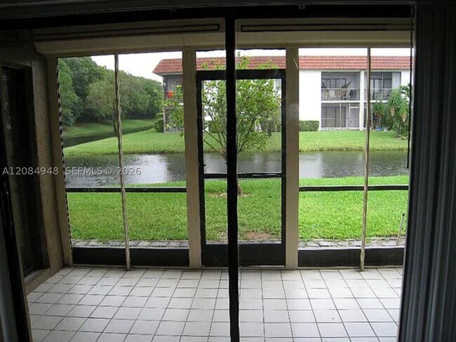 Building Photo - 447 Lakeview Dr
