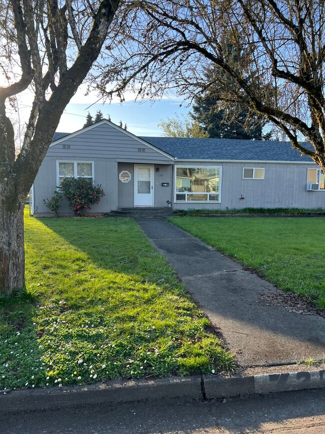 Building Photo - Cute Duplex Bungalow