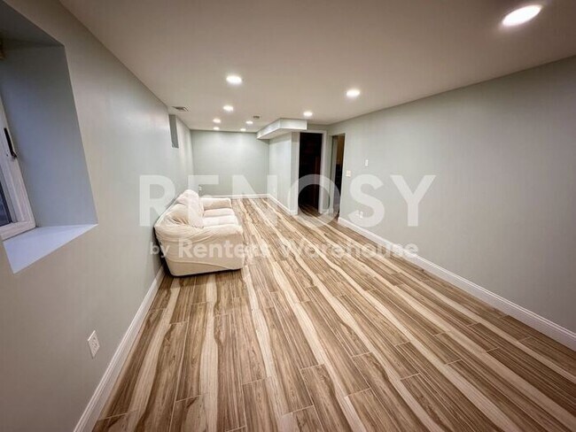 Foto del edificio - 5 Bedroom 3 Bathroom Single Family Home in Burnsville