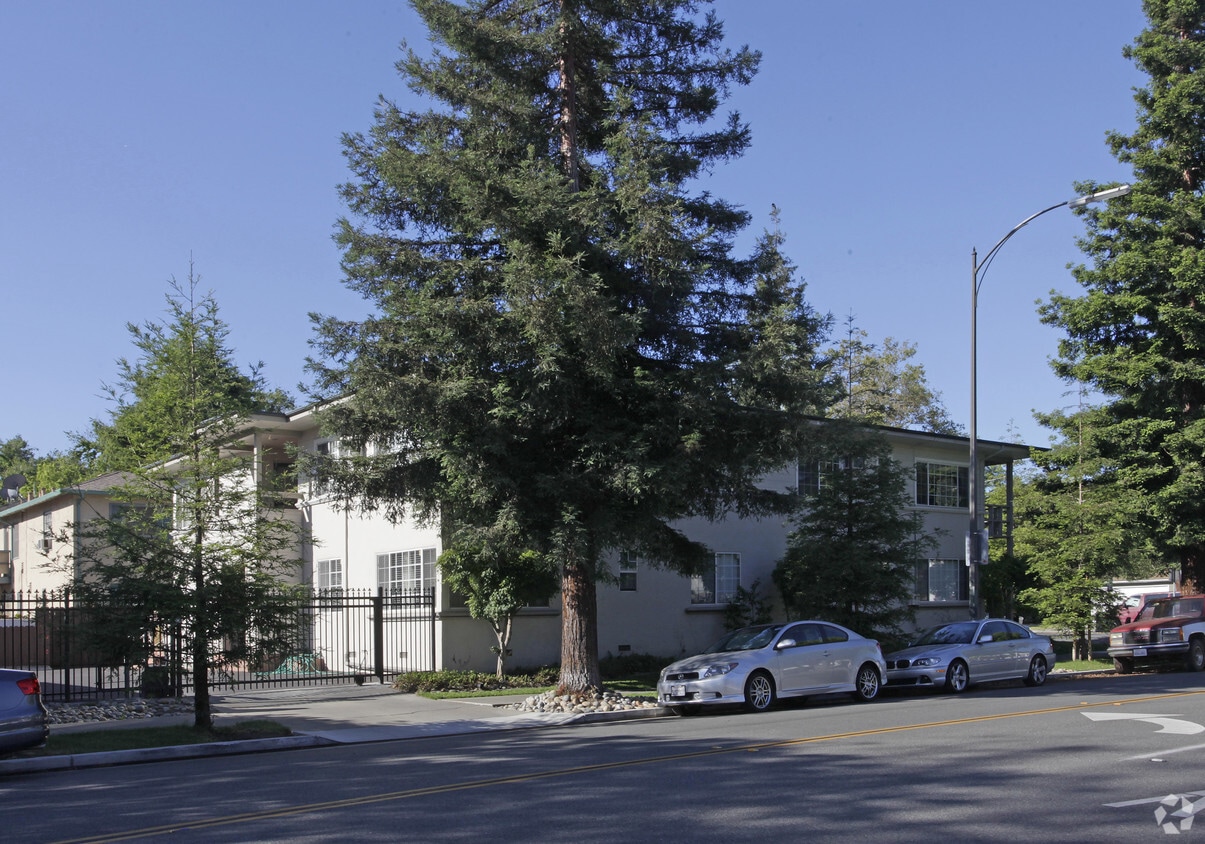 Primary Photo - 596 N 2nd St