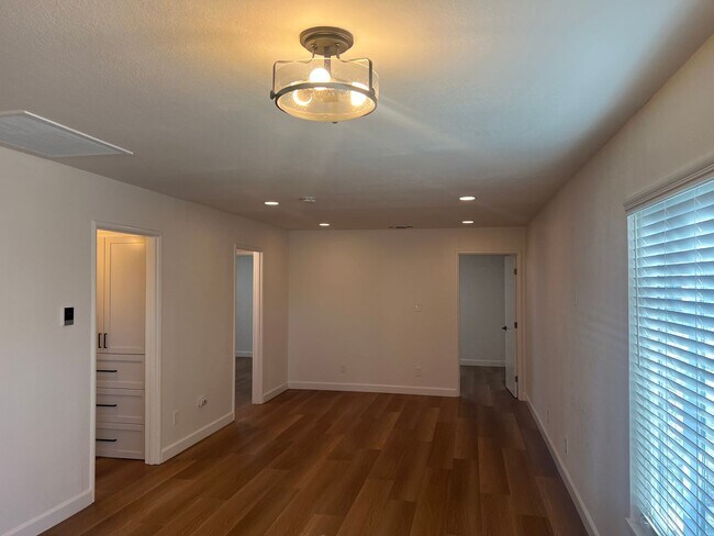 Foto del edificio - GORGEOUS REMODELED 3 BEDROOM HOME IN TAHOE PARK!!