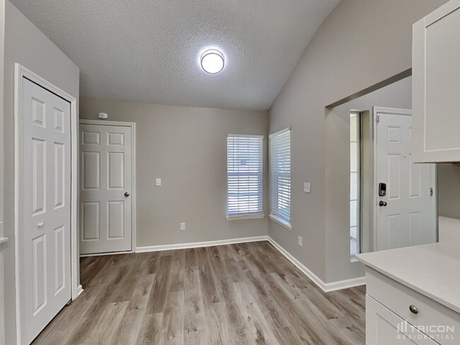 Building Photo - 9282 Thunderbolt Dr