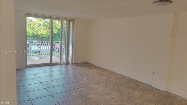 Building Photo - 3 br, 2 bath Condo - 6930 Miami Gardens Dr