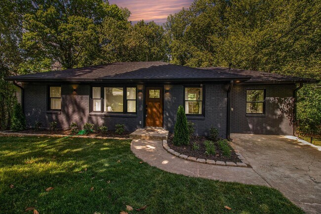 Foto del edificio - 2176 Keheley Dr