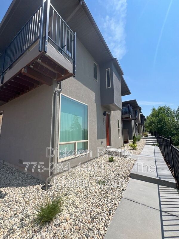 Primary Photo - 760 Bluffs Ct