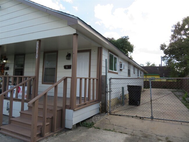 Foto del edificio - 5010 Walker St