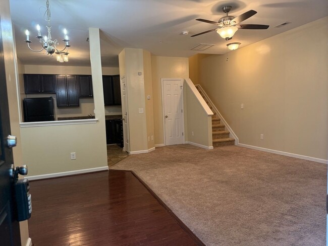 Foto del edificio - Conveniently Located Home Near HWY 440, 54...