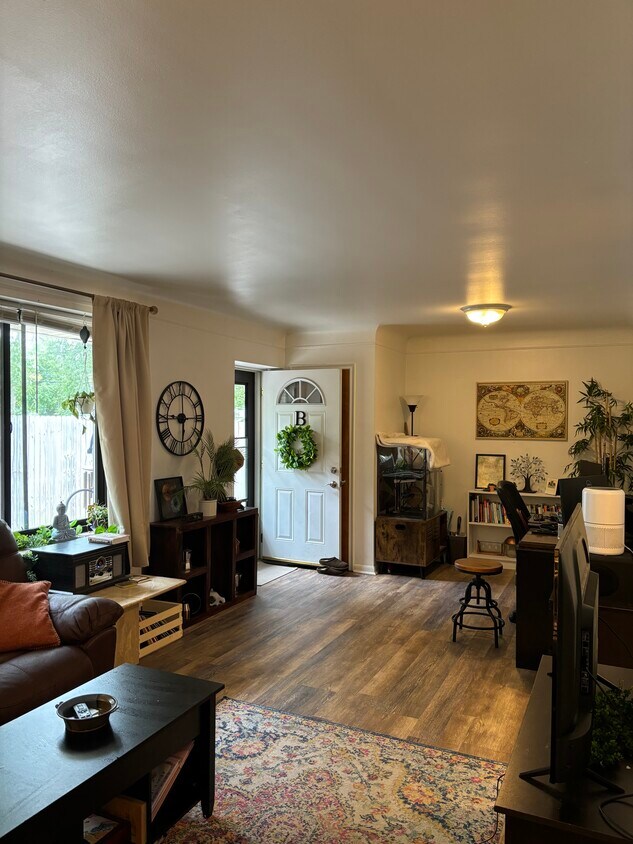 Foto principal - 219 W 12 Mile Rd