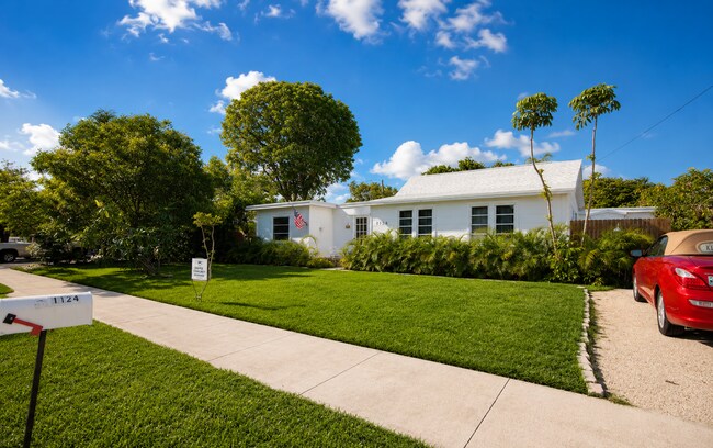Foto del edificio - "Spacious 2-Bed, 2-Bath Oasis in Lake Worth Beach - Your Perfect Retreat Awaits!"