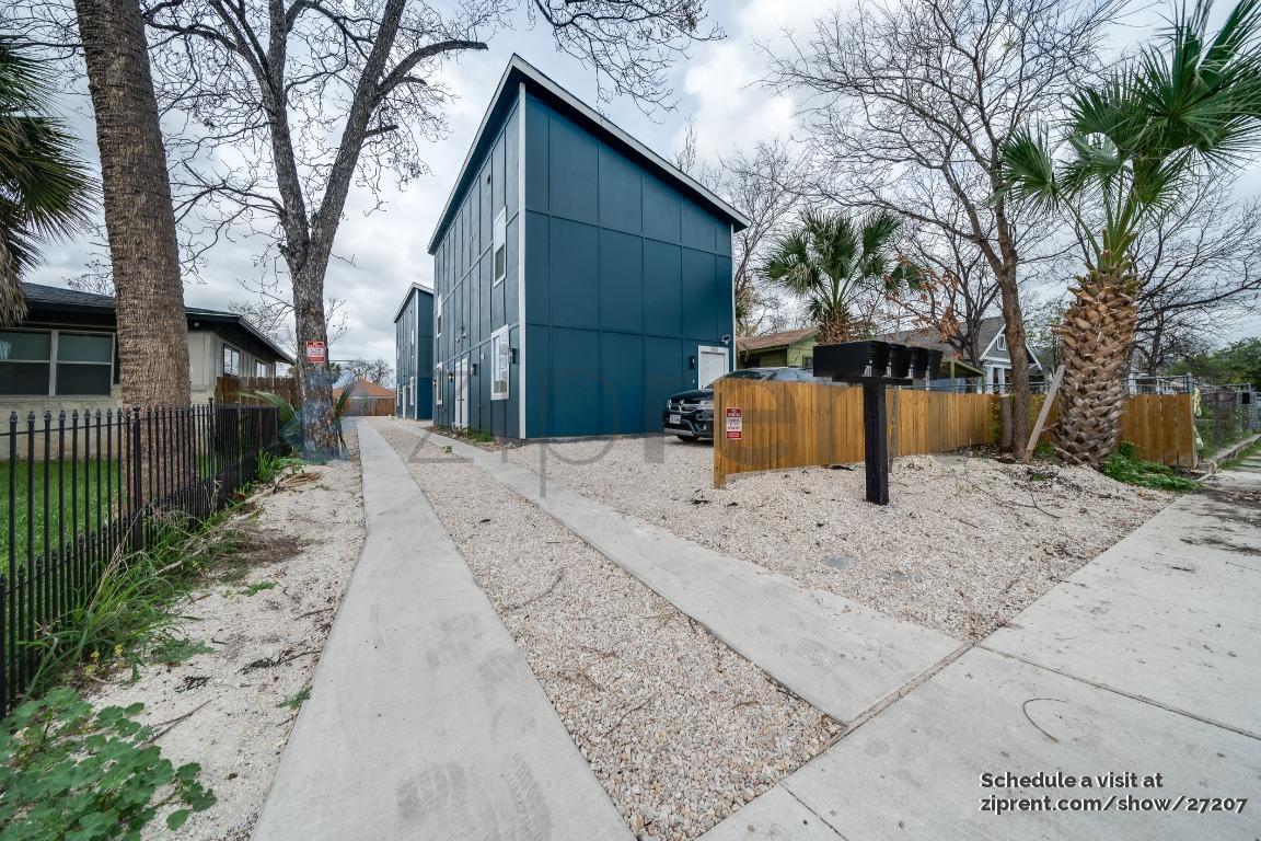 Primary Photo - 1005 Essex St