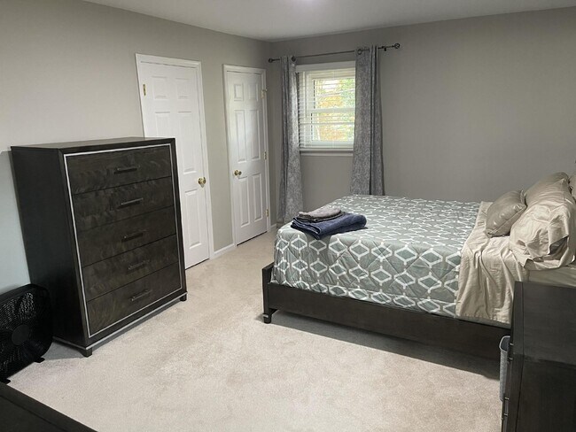 Building Photo - Bedroom with Private Bathroom in Shared Home