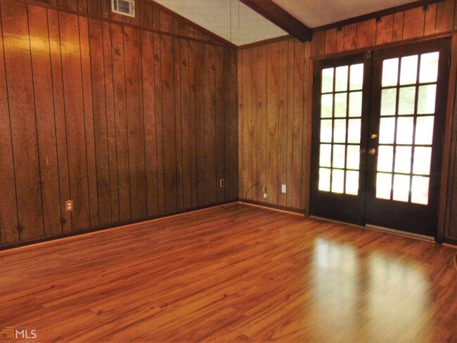 Building Photo - 222 Avondale Dr