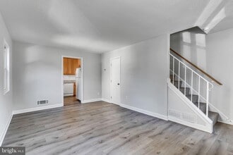 Building Photo - 5809 Fifer Dr