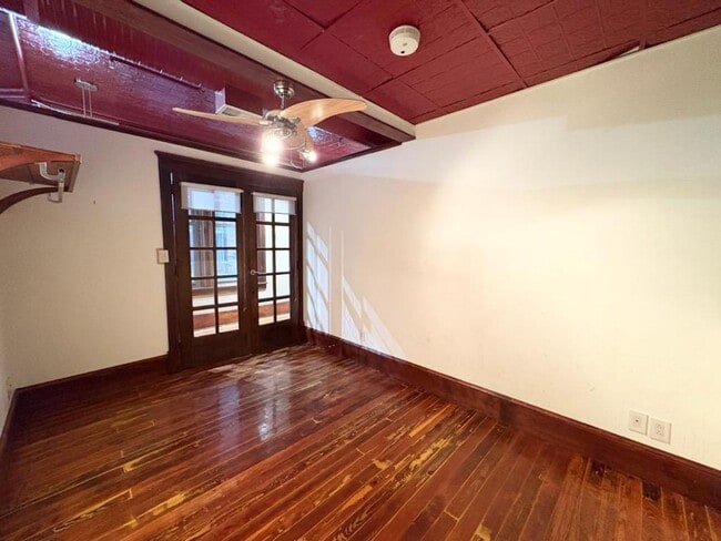 Building Photo - 318 N Main St