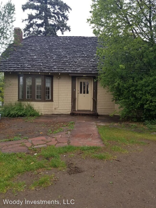 Foto del edificio - 6 br, 2 bath Room For Rent - 1031 20th Street