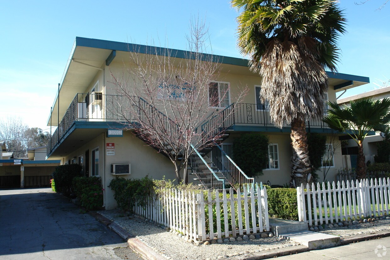 Foto principal - 1091 Roewill Dr