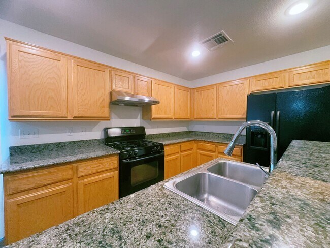 Building Photo - 3 Bed 2.5 Bath Single House near Rainbow 215