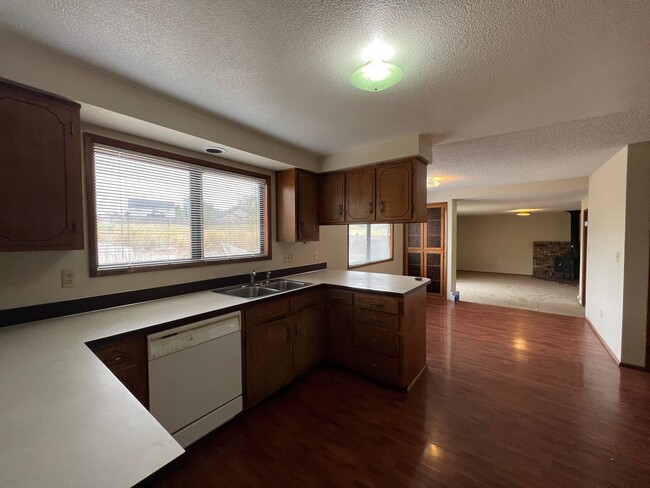 Building Photo - Thurston Charm