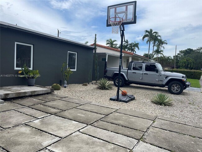 Foto del edificio - 6321 SW 43rd St