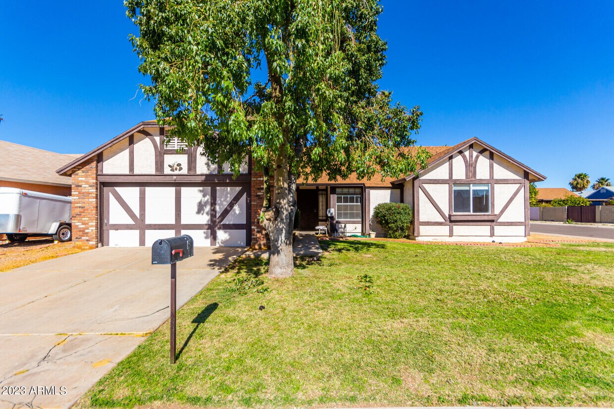 Primary Photo - 5646 W Mescal St