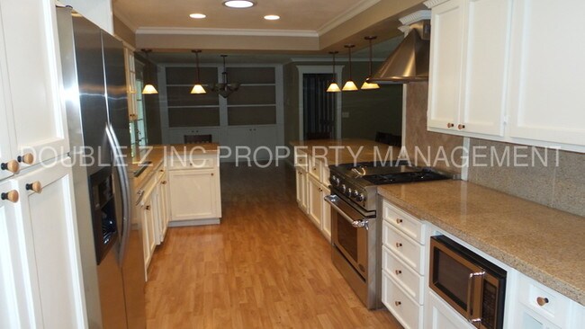 Building Photo - 11416 Gravelly Lake Dr SW