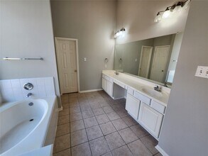 Building Photo - 1011 Lexington Green Dr