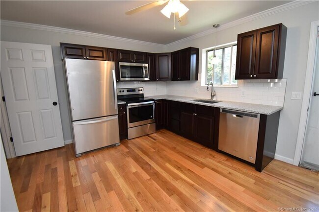 Building Photo - 581 Highland Ave