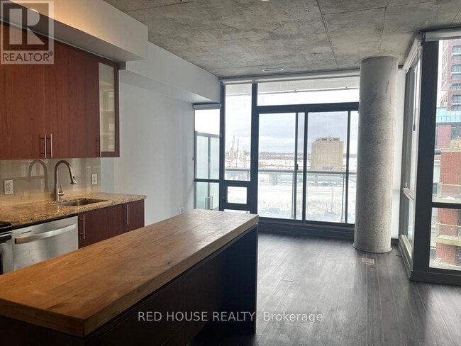 Building Photo - 33 Mill St