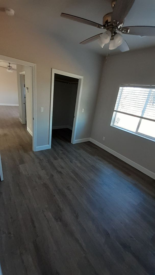 Foto del edificio - 587 Oakwood Ln