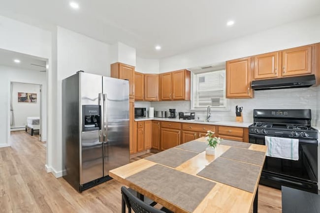 Foto del edificio - 1622 Union Turnpike