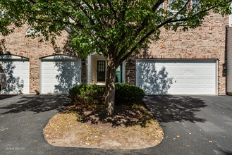 Building Photo - 2827 Stonewater Dr