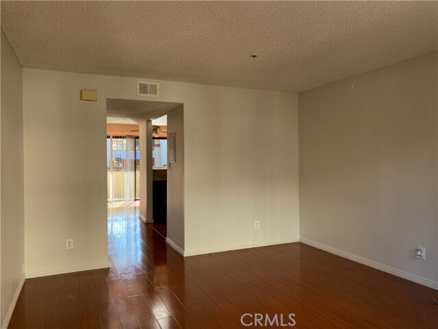 Building Photo - 987 E Del Mar Blvd