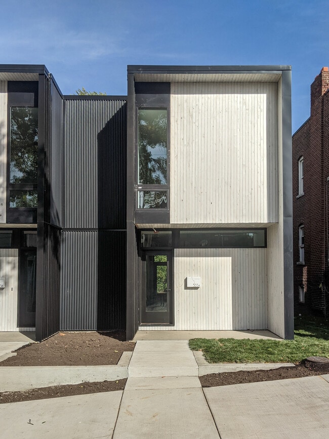 Front Entry - 555 Harrison St